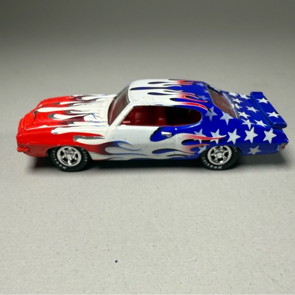 Johnny Lightning JL Collection 1971 Pontiac GTO 455 Red White Blue Die-Cast 1:64 - Picture 2 of 8